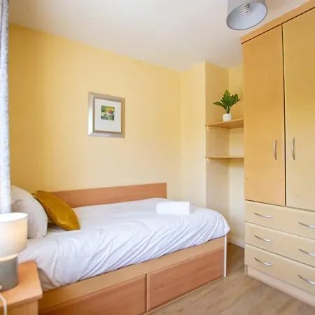 107 - Spacious Townhouse By Shortstays Prázdninový dům *